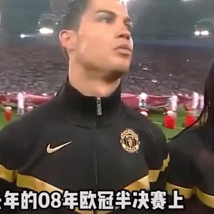 当代足球界最具影响力的两位球王,足球界的三大球王哪个更厉害