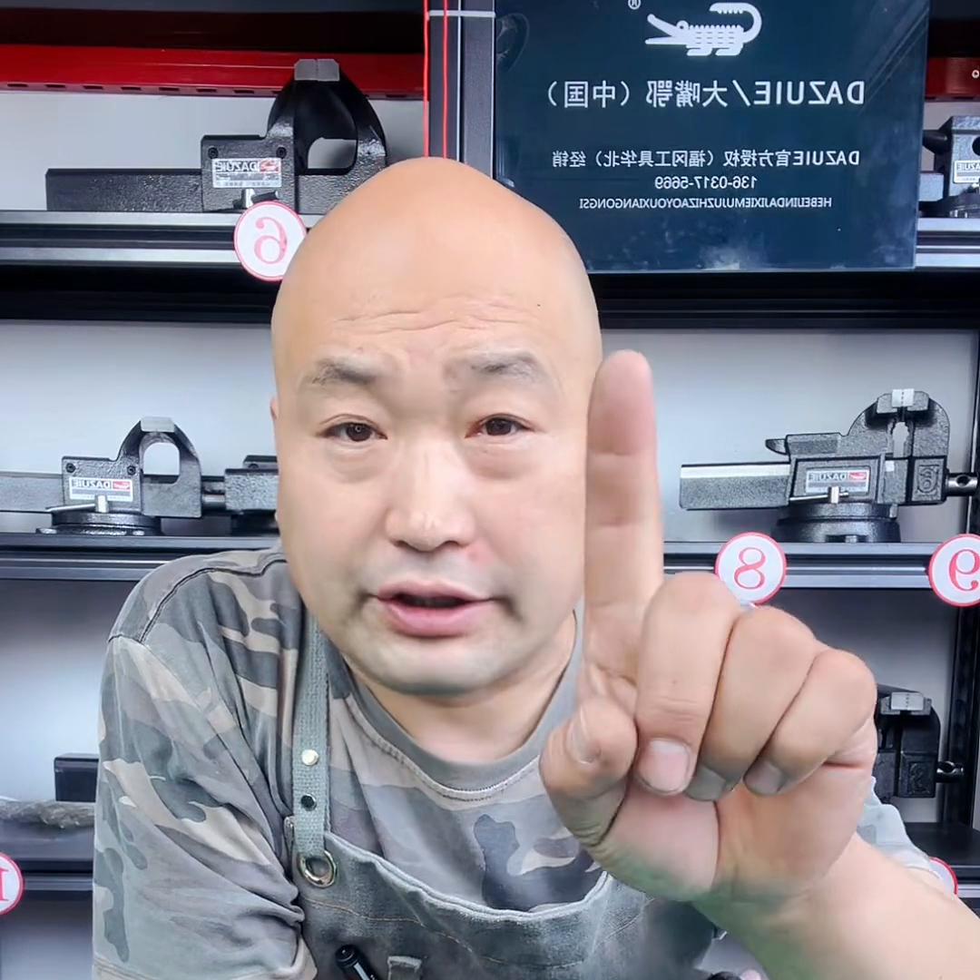 大型老虎钳台钳,大嘴鳄牛角台虎钳