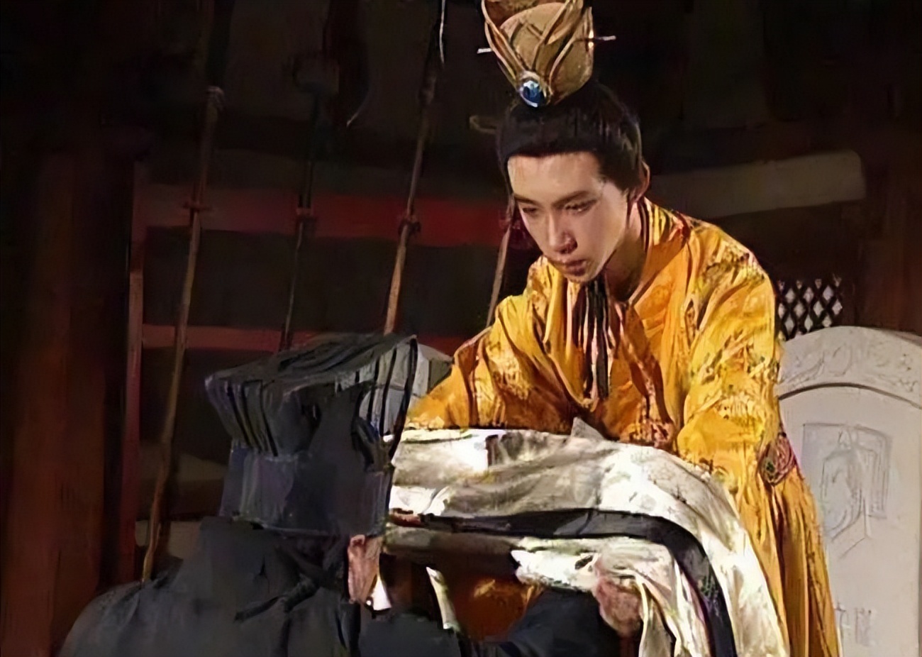 刘备的名声为什么比吕布好,刘备跳槽