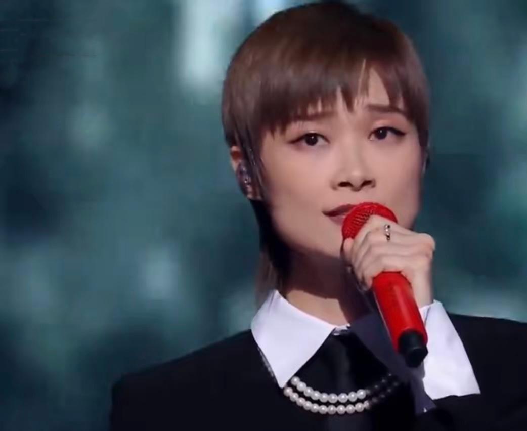 央视为什么要给华晨宇面子,央视对华晨宇的态度