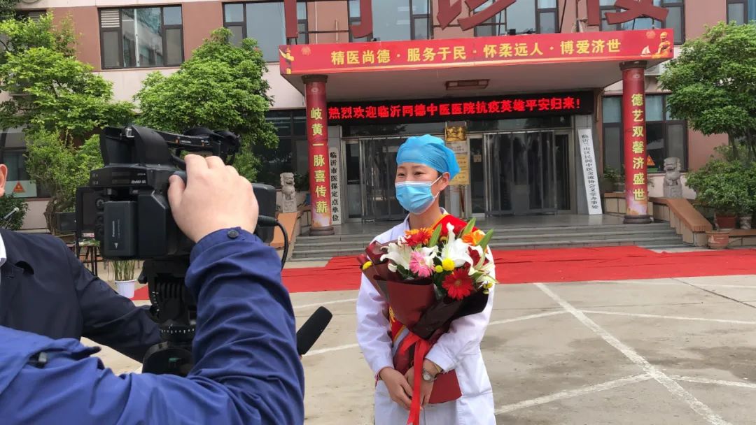 甘于奉献大爱无疆演讲,甘于奉献大爱无疆手抄报