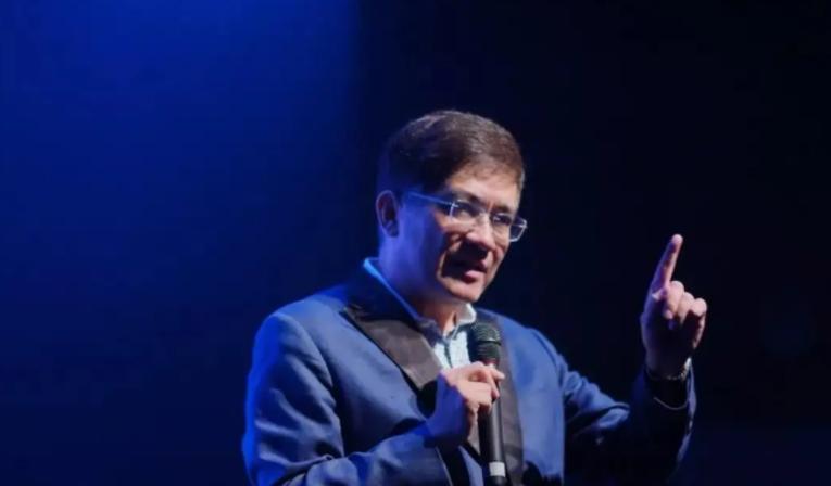 “白嫖”空姐三年，让其背负900万债务，*咸平郎**坠落之路是怎样的