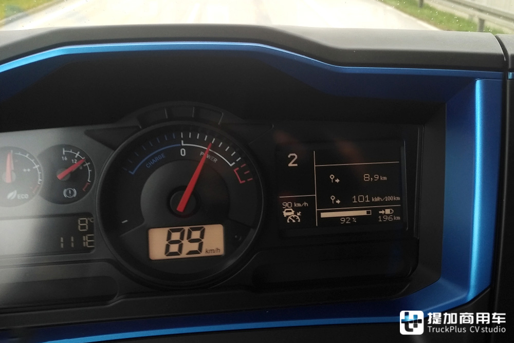 并不垃圾的垃圾车，已在波兰投放的雷诺D.ZE6x2电动环卫车实拍