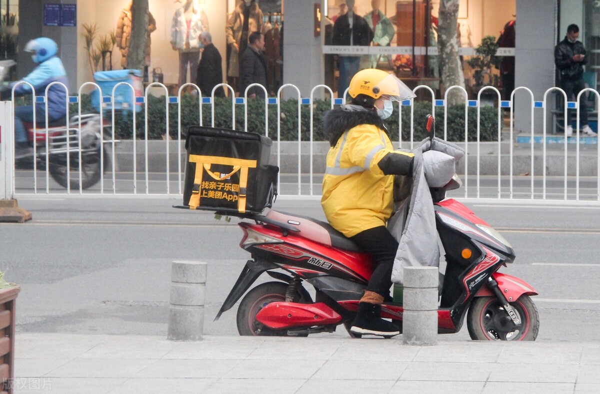 电动摩托车自己怎么上手机支架,摩托车加装手机支架怎么加