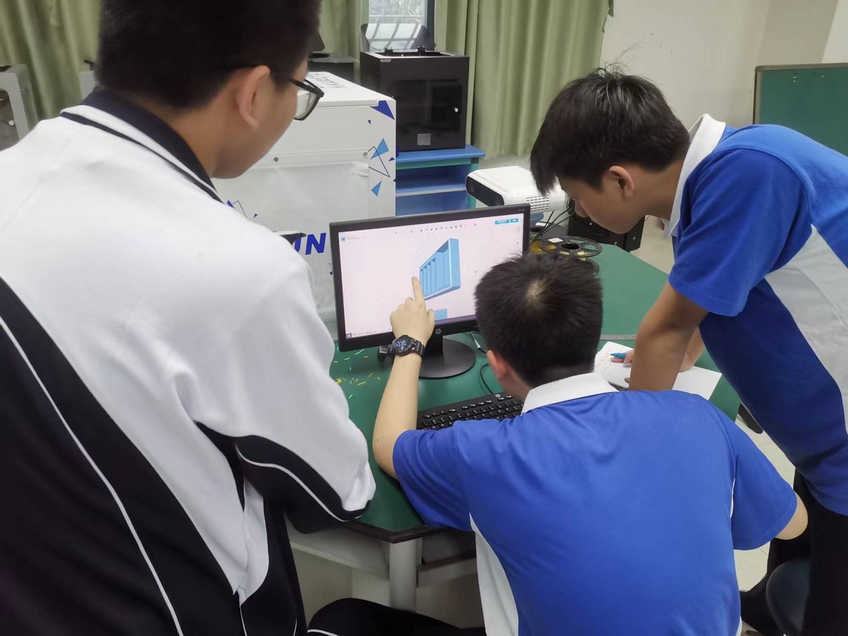 他们看不见我们,他们看不见我