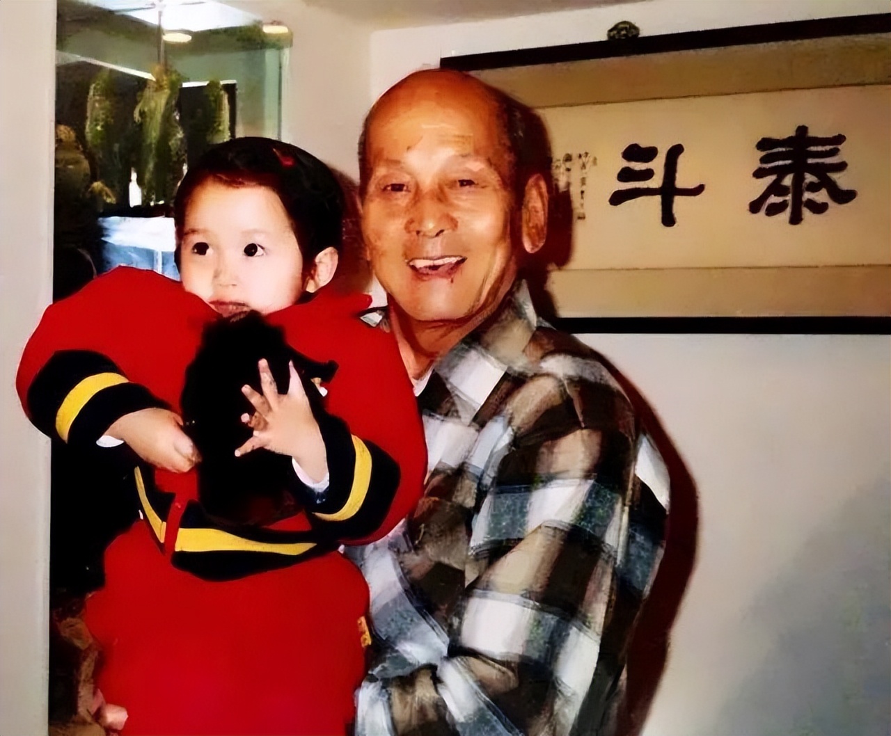 鹿晗关晓彤恋爱几年了,鹿晗关晓彤恋爱全过程