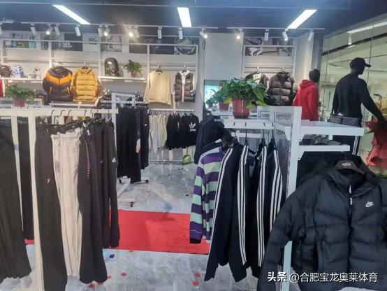 阿迪达斯正品折扣店加盟,阿迪达斯加盟费及加盟条件