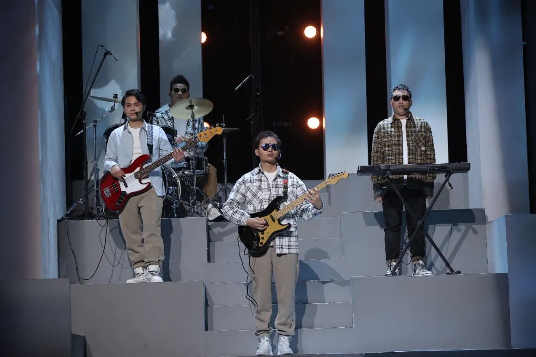 凡人微光搜狐视频,凡人微光新华网