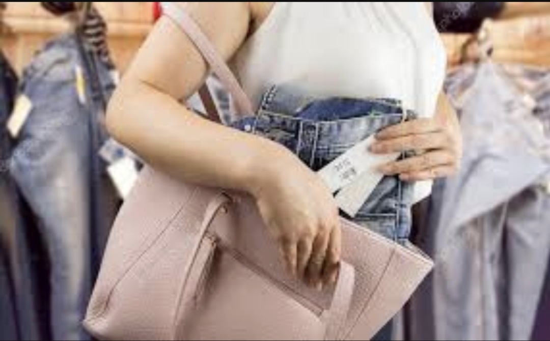 英国女子偷衣服,英国女性偷东西