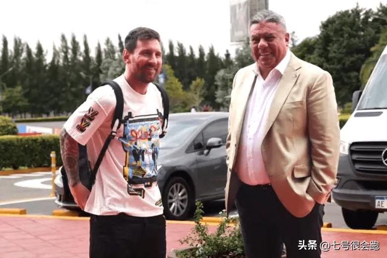 梅西慰问中国足球队,梅西国家队接受全场欢呼