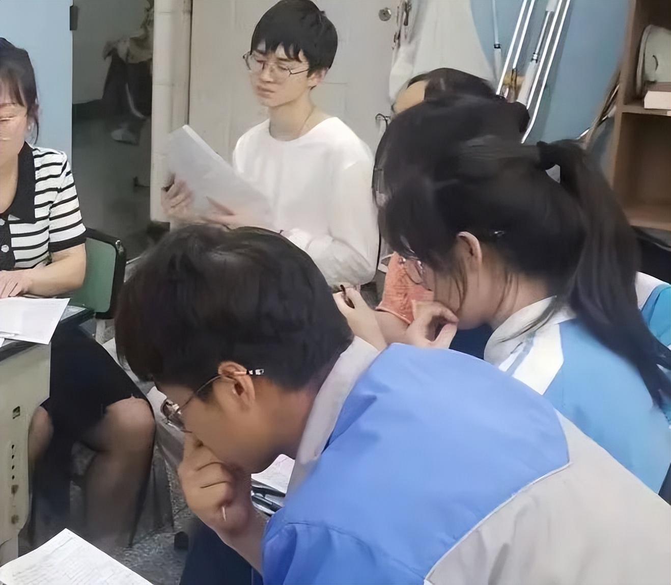 用“VR”视野，探校,五！师大实外英语老师“神了”，押中作文题