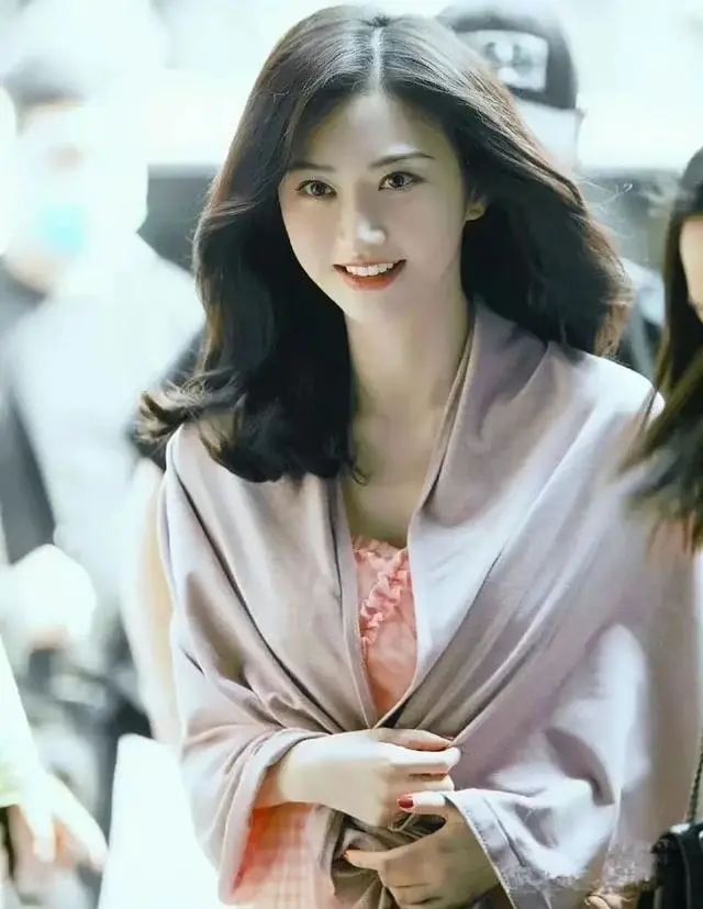 尖鼻头和圆鼻哪个好看,怎么把尖鼻头修圆润