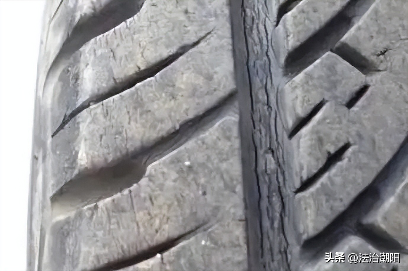 轮胎掉落了自己不知道怎么处理,轮胎高速掉落司机未发现