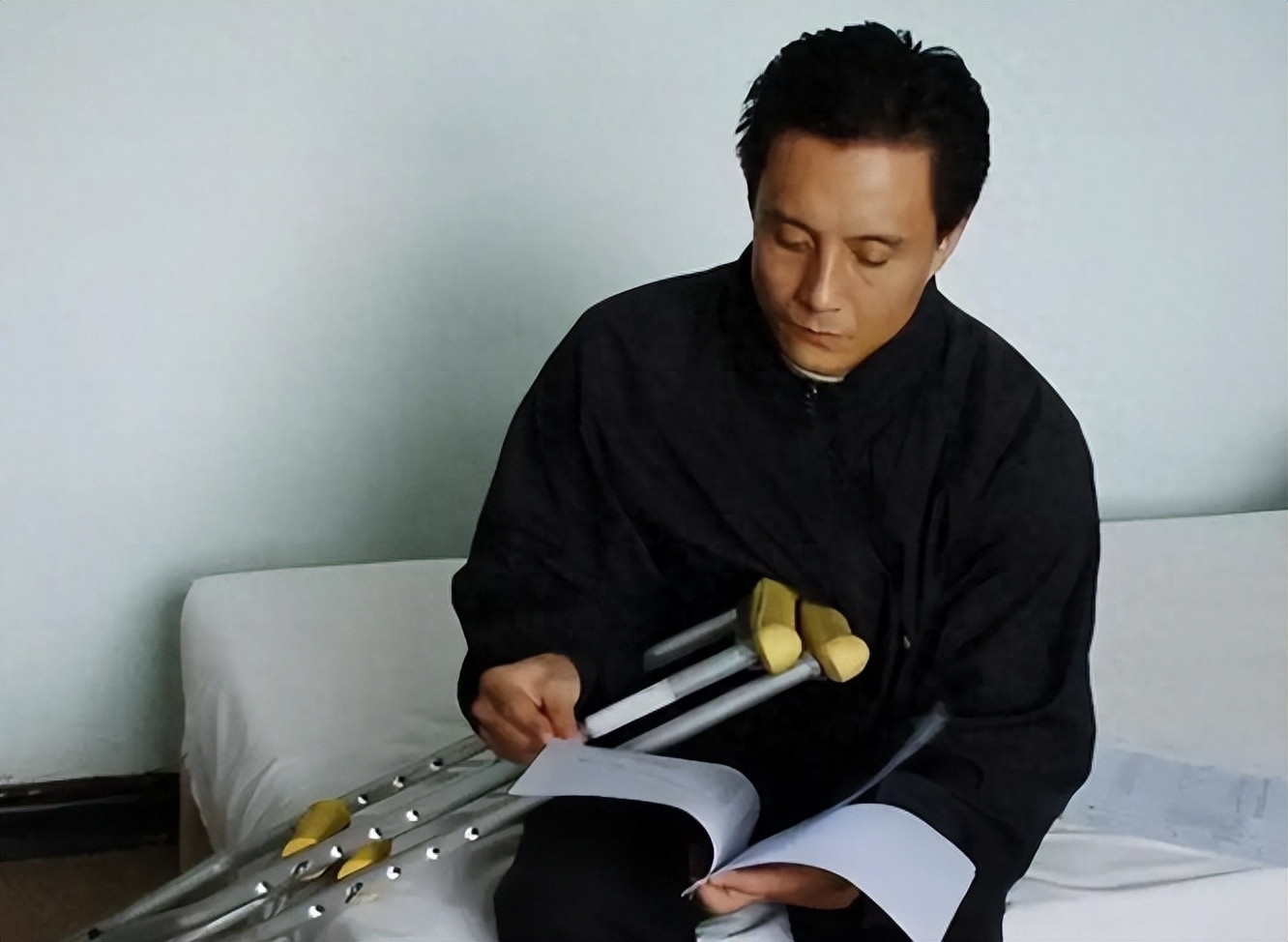 假戏真做、借戏“霸凌”、德不配位，影视圈这些畸形现象该改改了