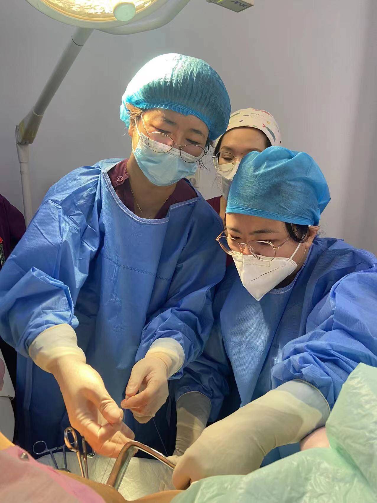 孕妇难产但最终却成功分娩,孕妇自然分娩成功