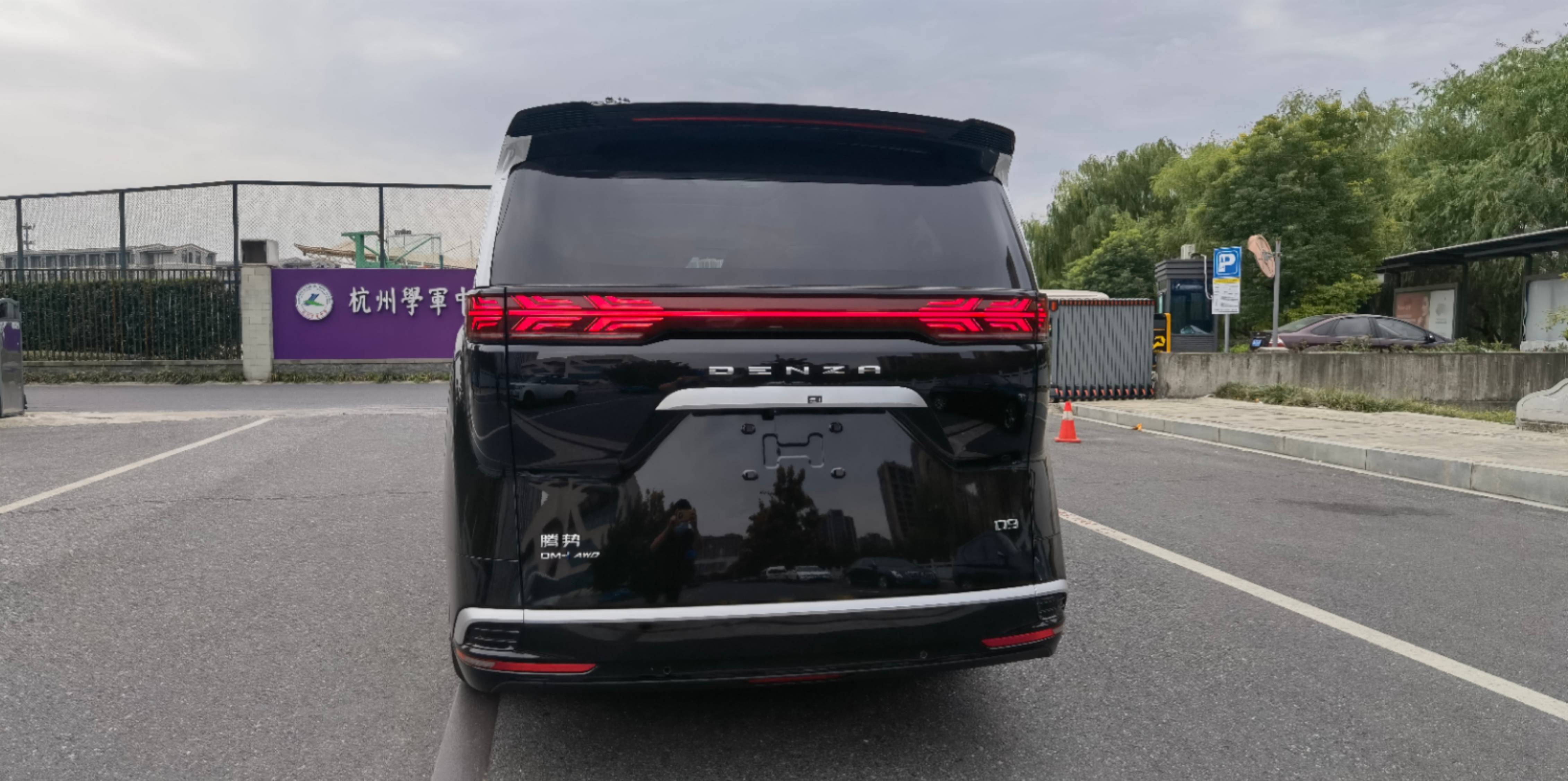 腾势d9最新试驾,腾势d9如何定义豪华全能mpv