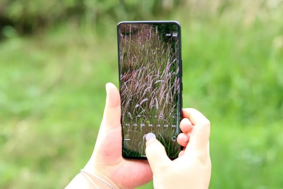 2K屏+IP68防水+16G+512G，小米13Ultra后置徕卡四摄，适合四种人