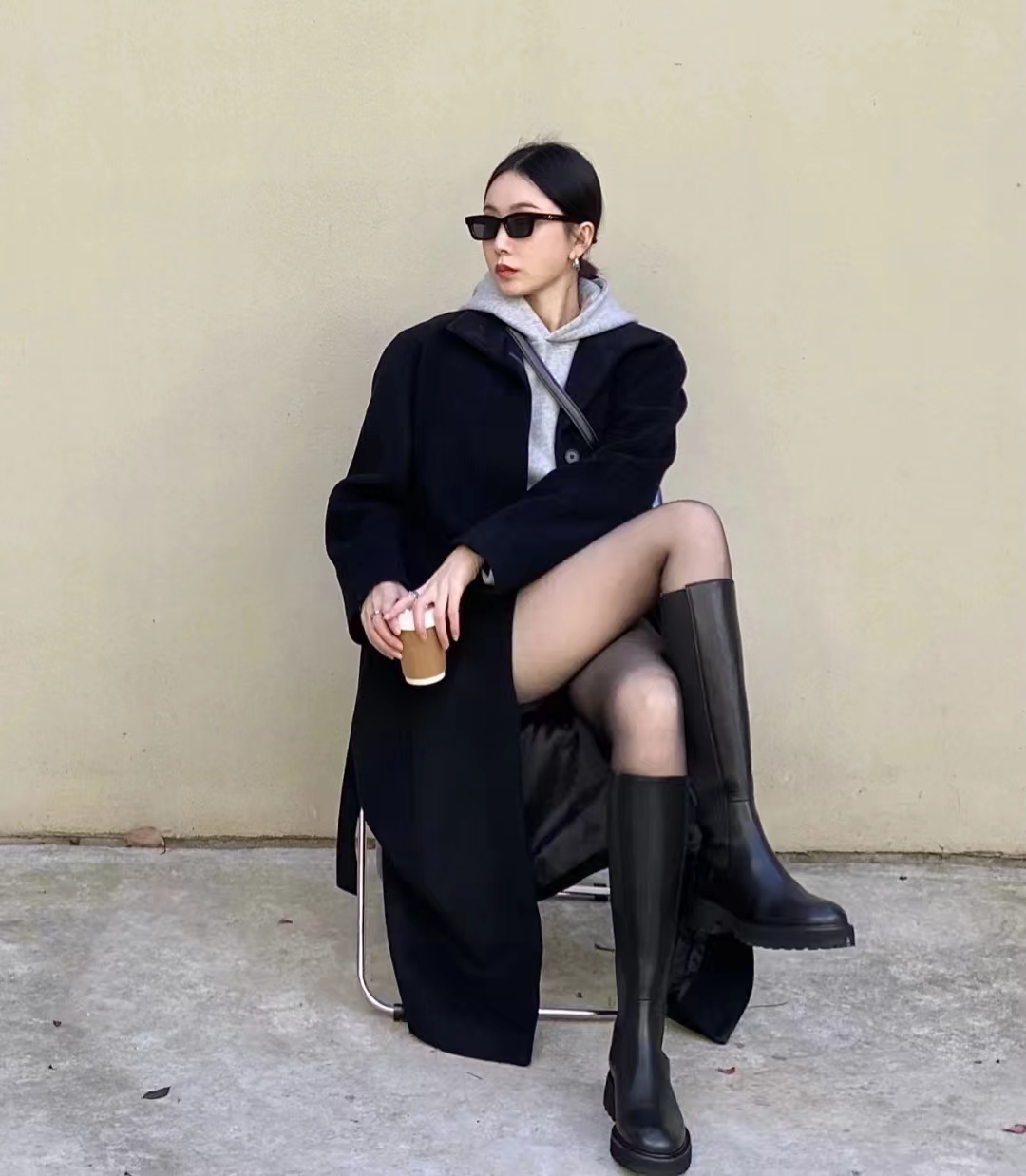 大衣搭长靴优雅阔太,大衣配长靴显矮