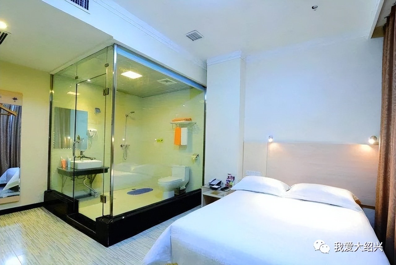 绍兴一酒店卫生间为透明玻璃,一家长投诉:导致女儿洗澡隐私暴露