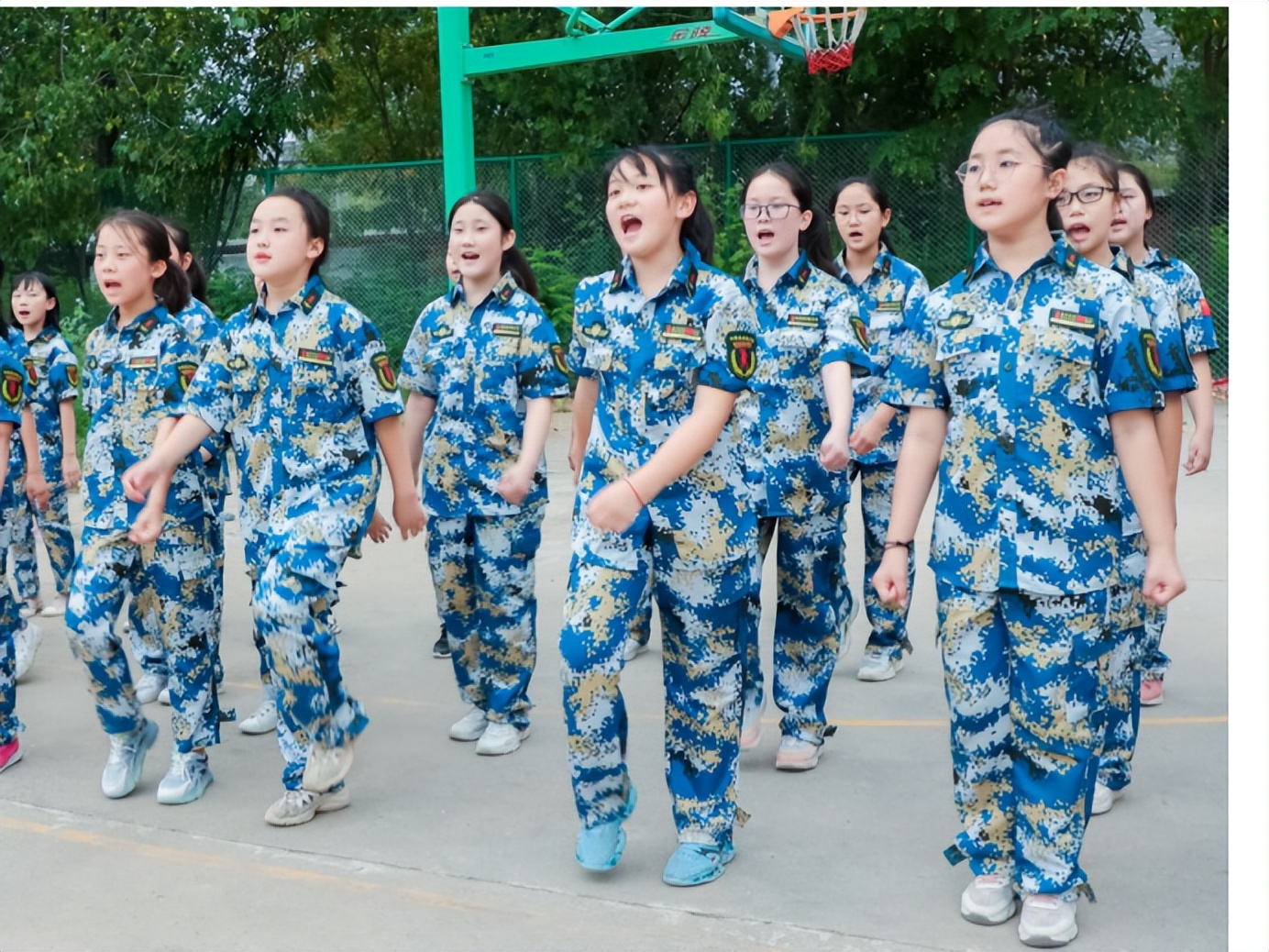 小记者军训夏令营,夏令营小记者团火热招募