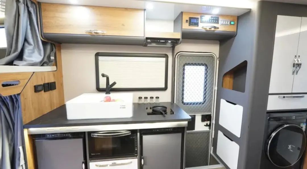 2020年上海房车展之轻卡房车,海角7号最新款双拓展房车