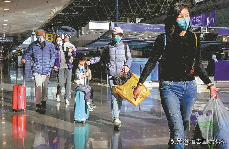 大批美籍华人包机回国遭拒,美籍华人登机回国被拒视频