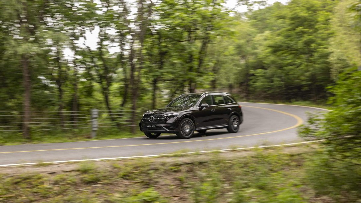 奔驰glc300l2021款试驾视频胖哥,奔驰e300和奔驰glc300l如何选