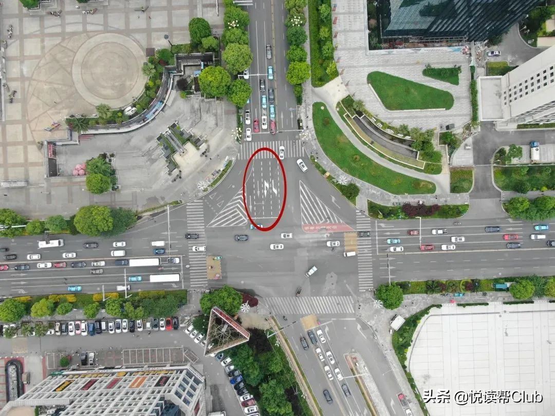 黄果树大街新增“待转车道”，驾驶时该注意什么，快收藏