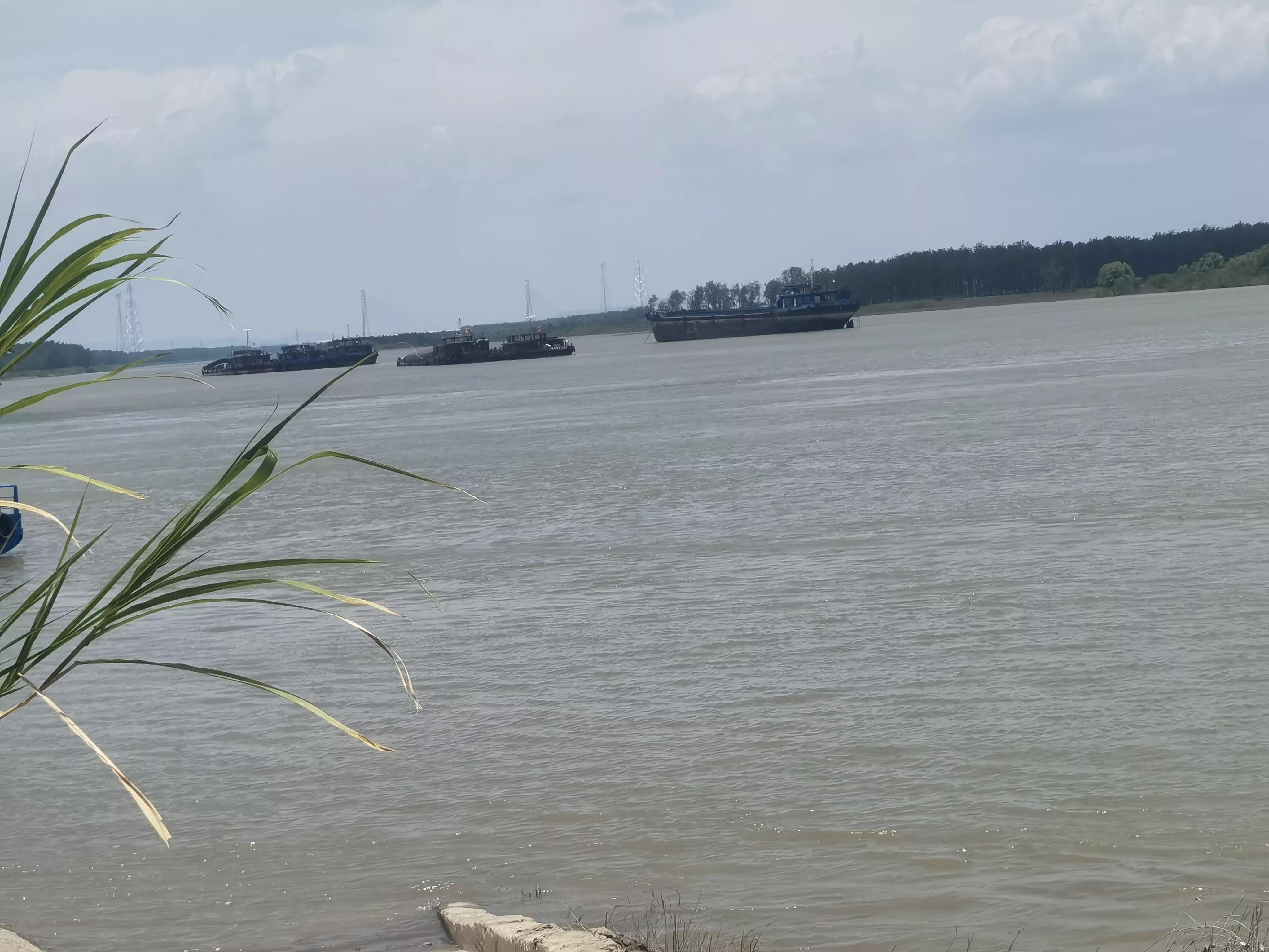 我们来到长江边池口的池州港码头怀旧