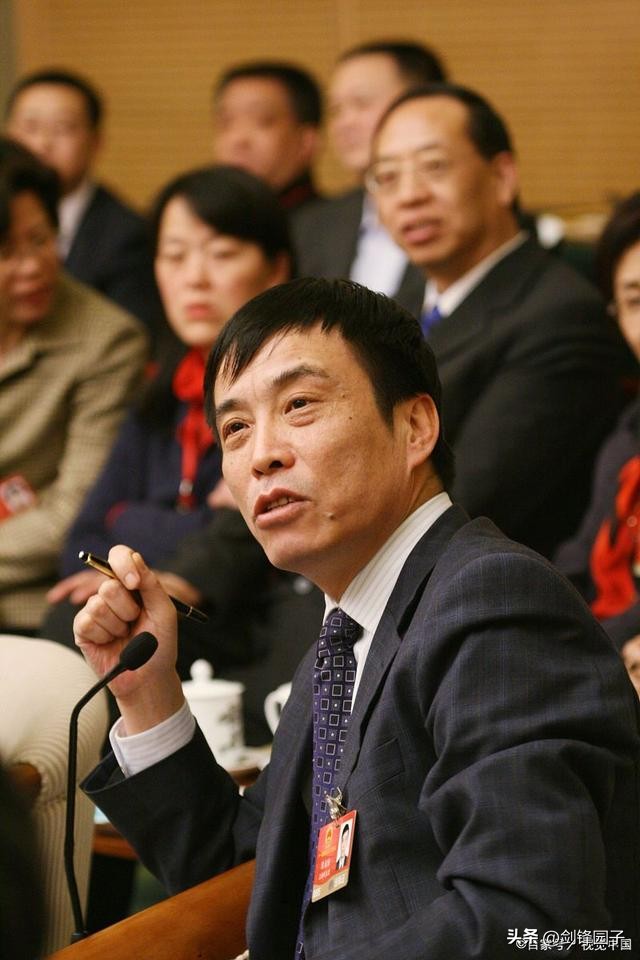 陈戌源肠子悔青：该“功德圆满”安享晚年，却踏进足协这“酱缸”