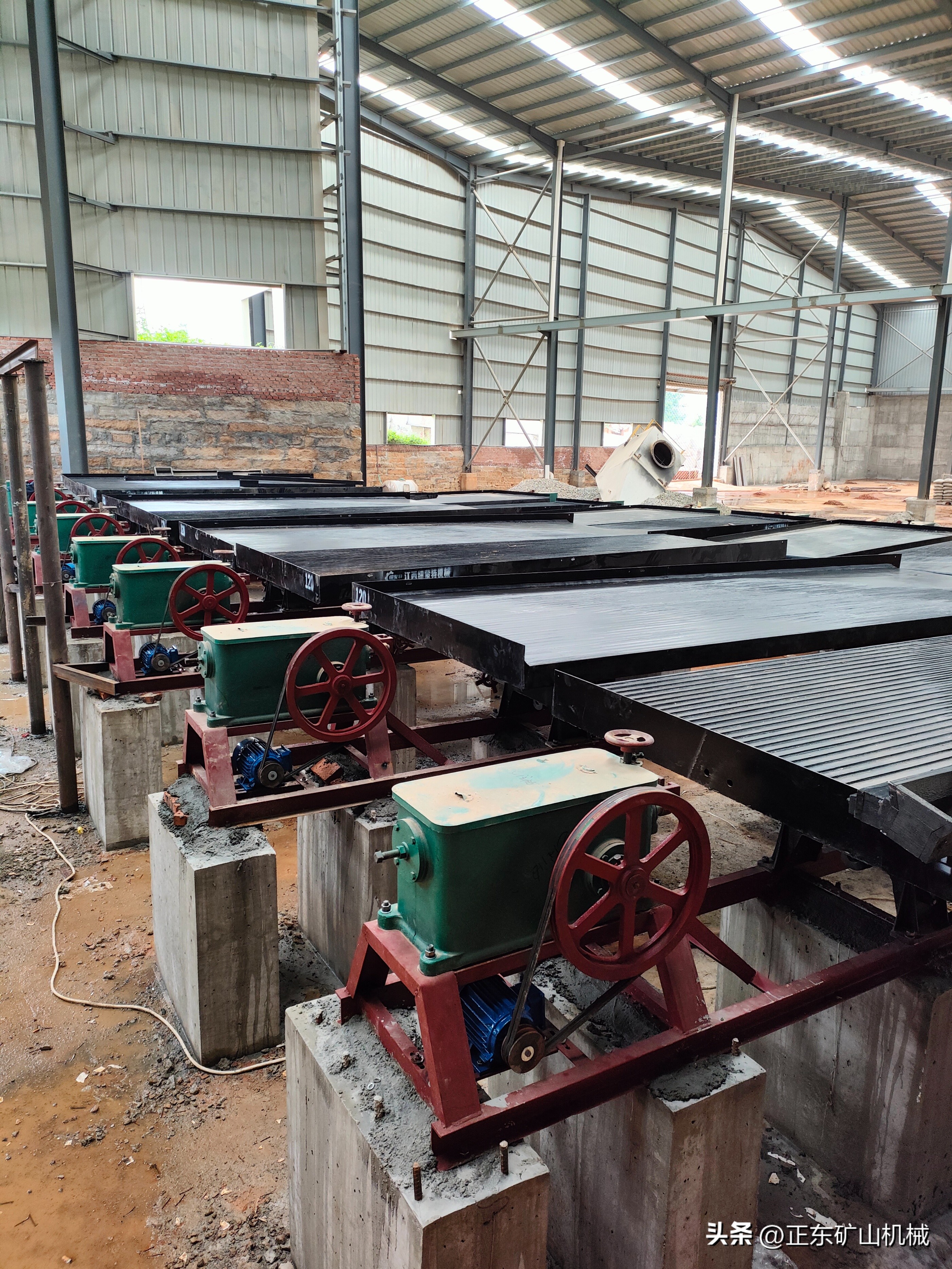 细数重选设备6S摇床，螺旋溜槽，跳汰机，水套离心机有哪些优缺点