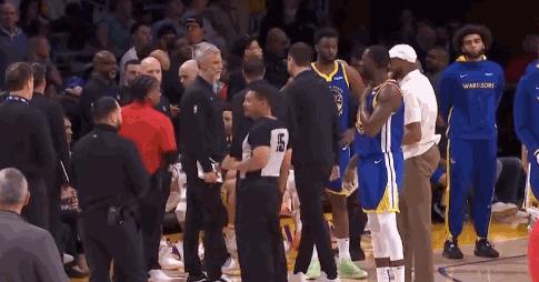 詹姆斯走步恶意剪辑,詹姆斯走步引争议慢动作