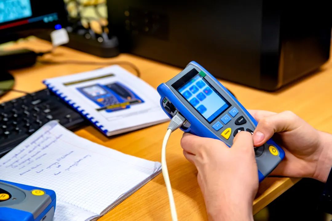 两位中职毕业生的25岁：家暴、欠债与逆风翻盘