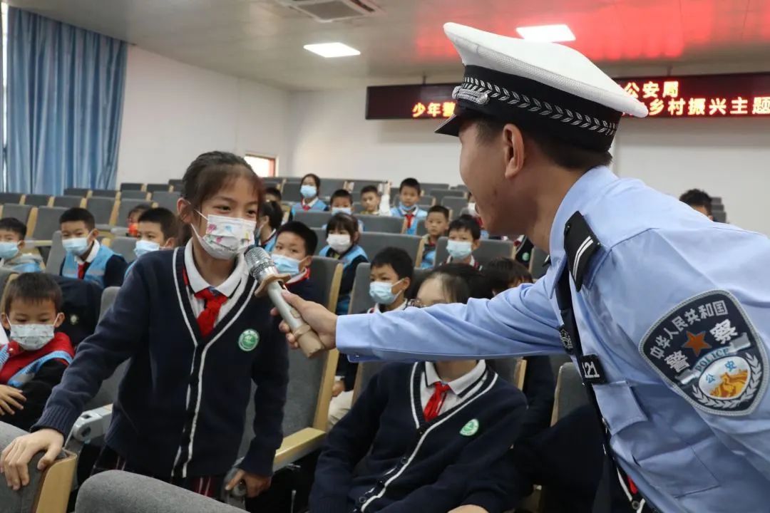学习宣传贯彻*党**的二十大精神｜助力乡村振兴南宁公安在行动
