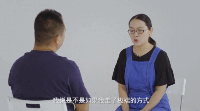 郭晶晶闺蜜事件,郭晶晶母女蹲地抱孩子遭嘲讽