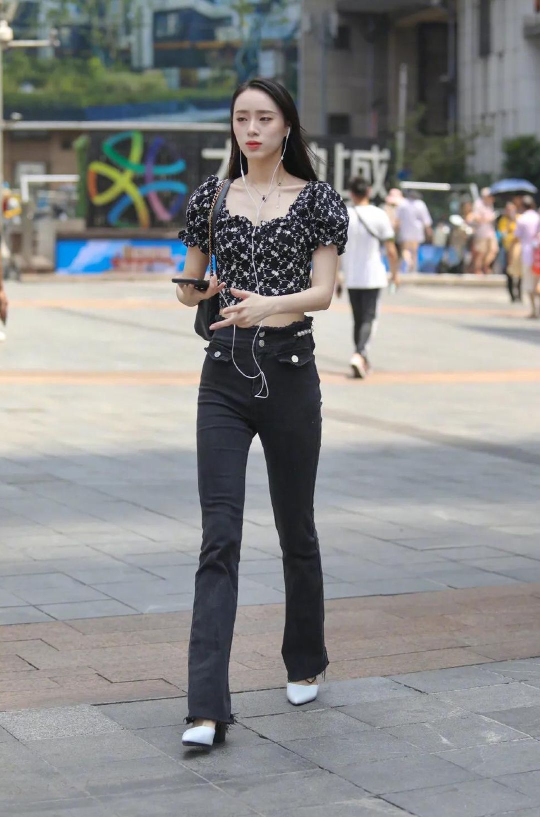 去了其他城市才知道重庆有多繁华,重庆街拍穿搭时尚多层裤