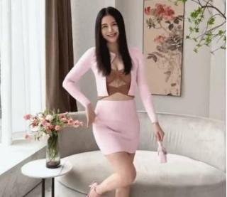 二十几岁姑娘当老年服装模特,29岁女孩做中老年服装模特