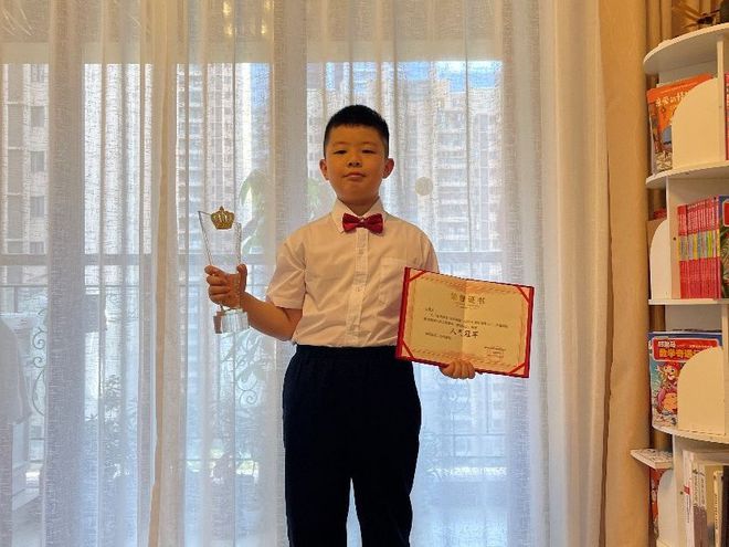 “金虎送福棋乐融融”2022年深圳市国际象棋赛人气冠军：石震宇