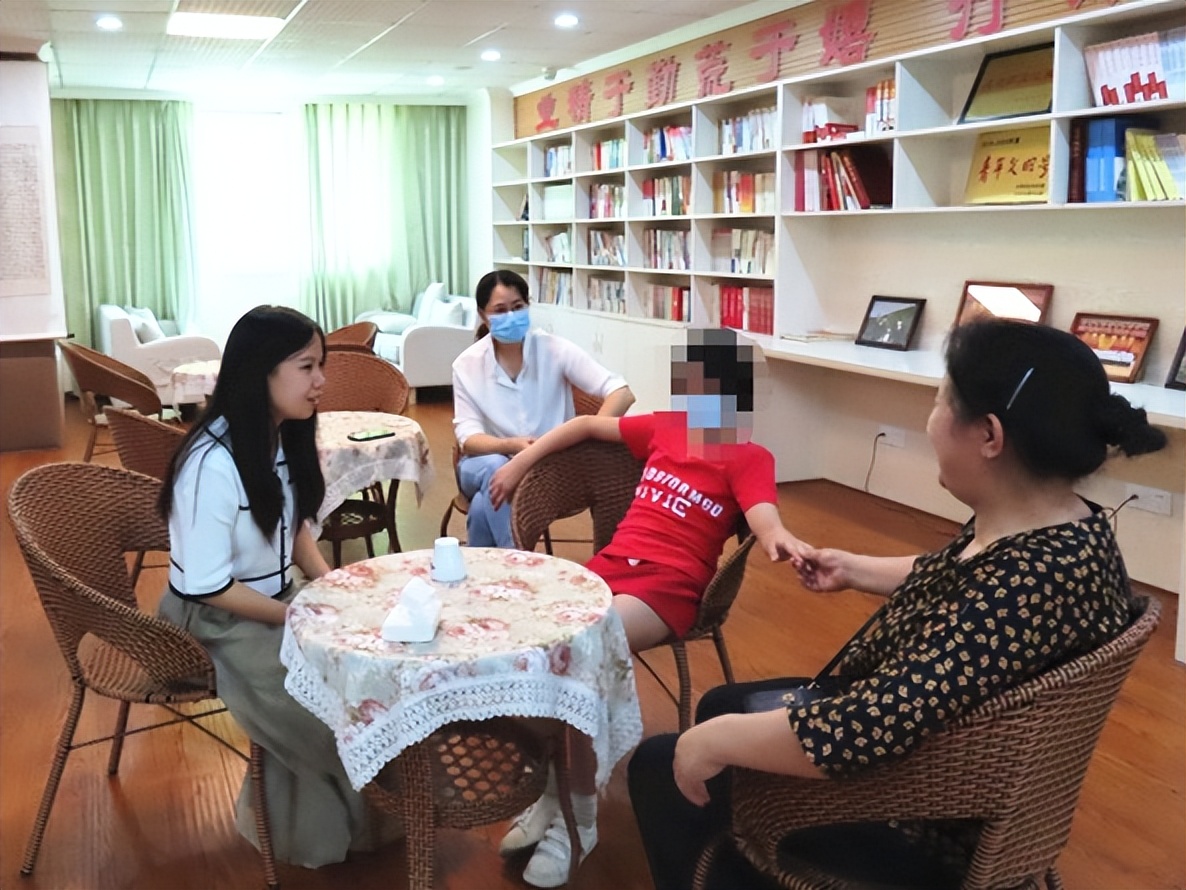 保护孩子是社会的责任,保护好孩子和家人是责任