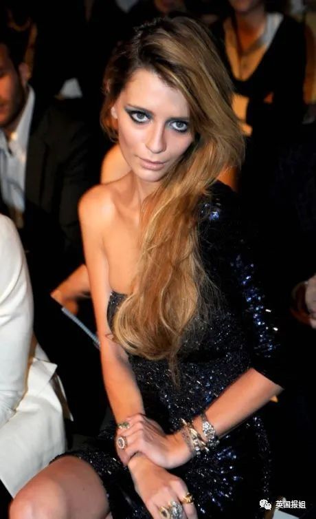 美国甜心美少女出道即爆火，却被亲妈下药控制当赚钱工具