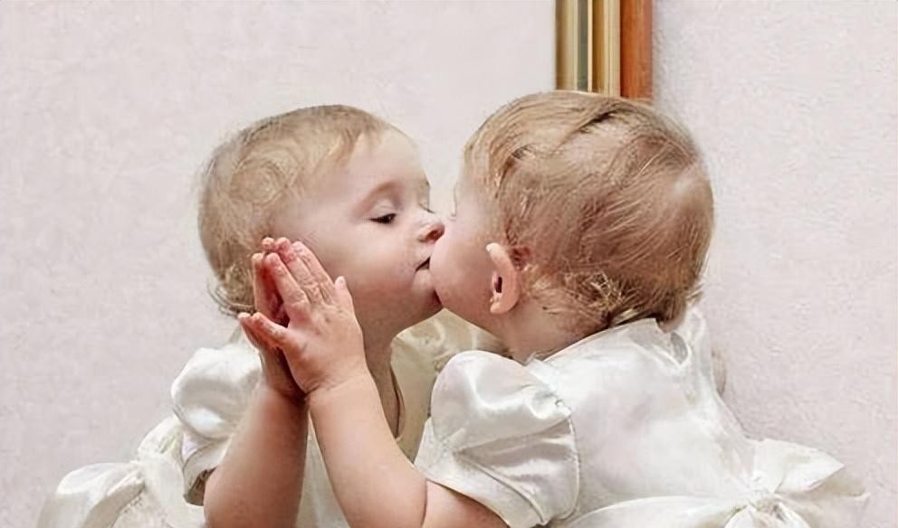 镜子里的自己是左右颠倒吗,细思极恐的一面