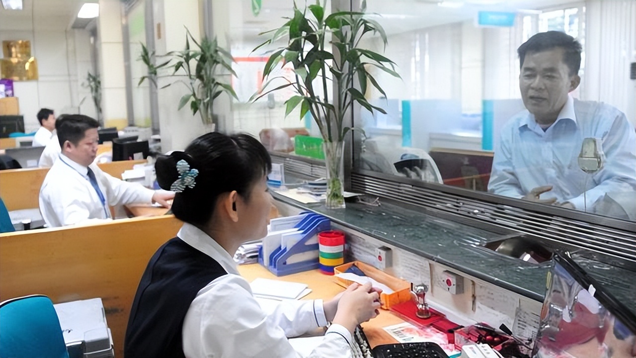 邮政储蓄银行最新揽储,邮储银行利率下调如何应对