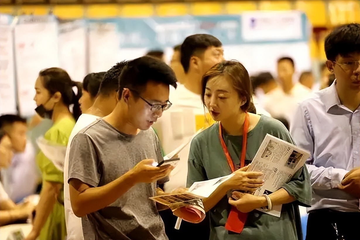 求职者被事业单位hr嘲讽怎么办,事业单位HR嘲讽求职者