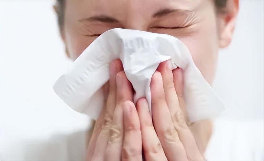 擤鼻涕千万别两个鼻子一起擤!这几天耳鼻喉科门诊里都是阳了后擤鼻涕擤出中耳炎的人“阳康”之后又有新烦恼