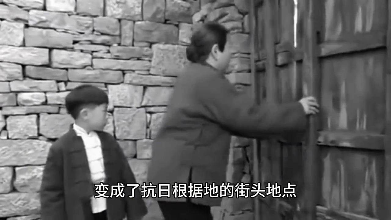 19岁女英雄杨岭梅衣服被日寇扒光忍受酷刑折磨被钉死在城墙上