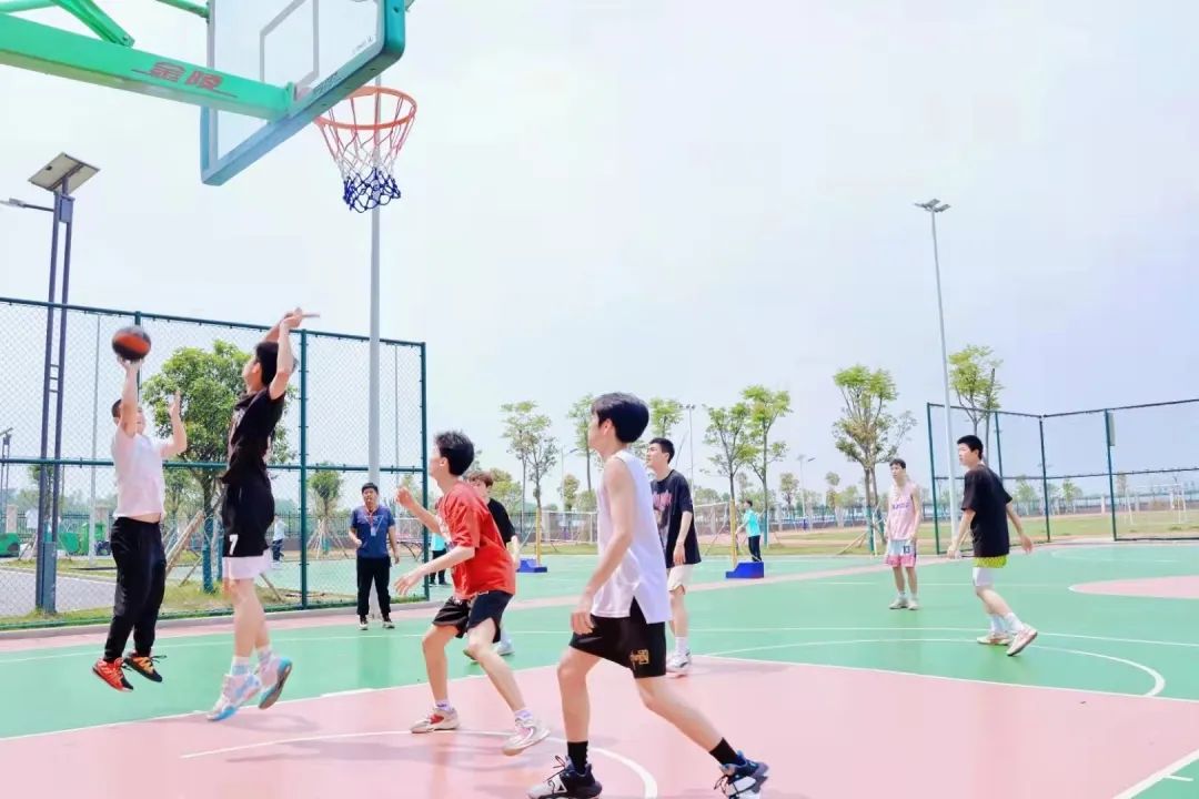 北大青鸟岳阳海纳软件学院女神节,岳阳北大青鸟海纳实训52班