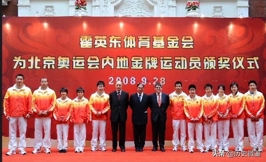 84年*小平邓**南下视察来到港商建的宾馆，满意地说：开放搞对头了