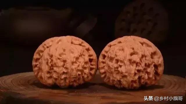 文玩核桃一大一小还有必要盘吗,新买的文玩核桃是先刷还是先盘