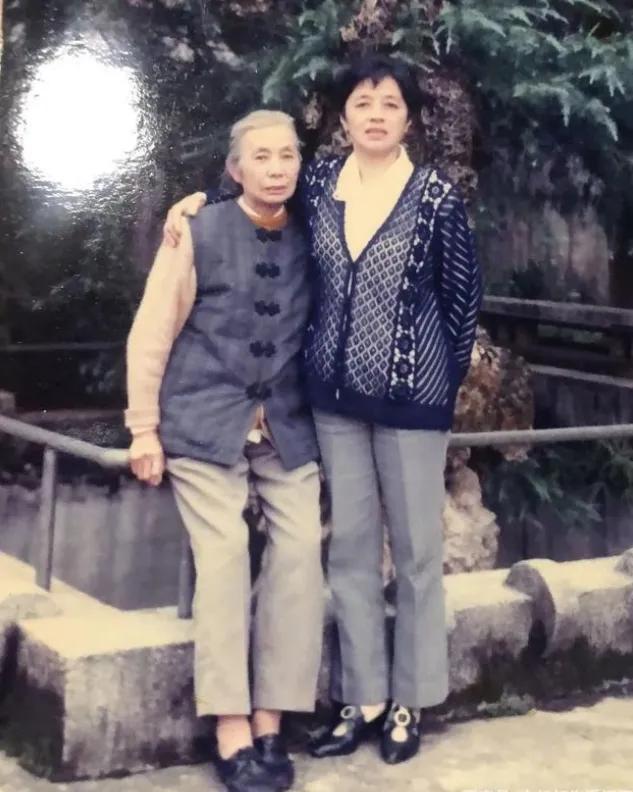 《秋园》活着不易，唯有忍耐与希望才是前行的动力