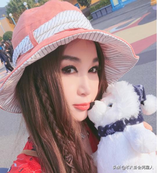 颈纹越来越多越来越显老怎么办,顽固又显老的颈纹